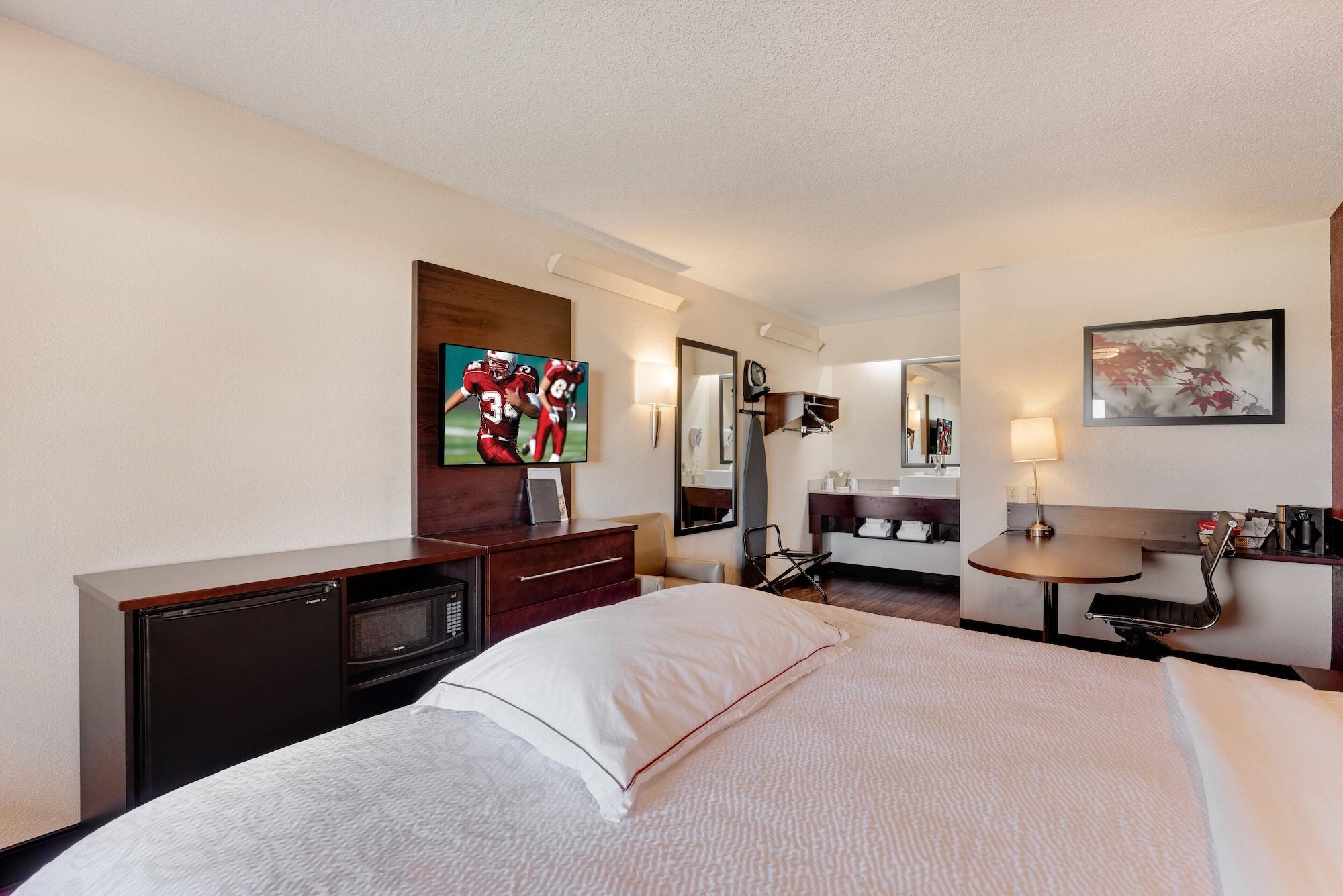 Super 8 By Wyndham Deerfield - Northbrook Hotel Exterior photo
