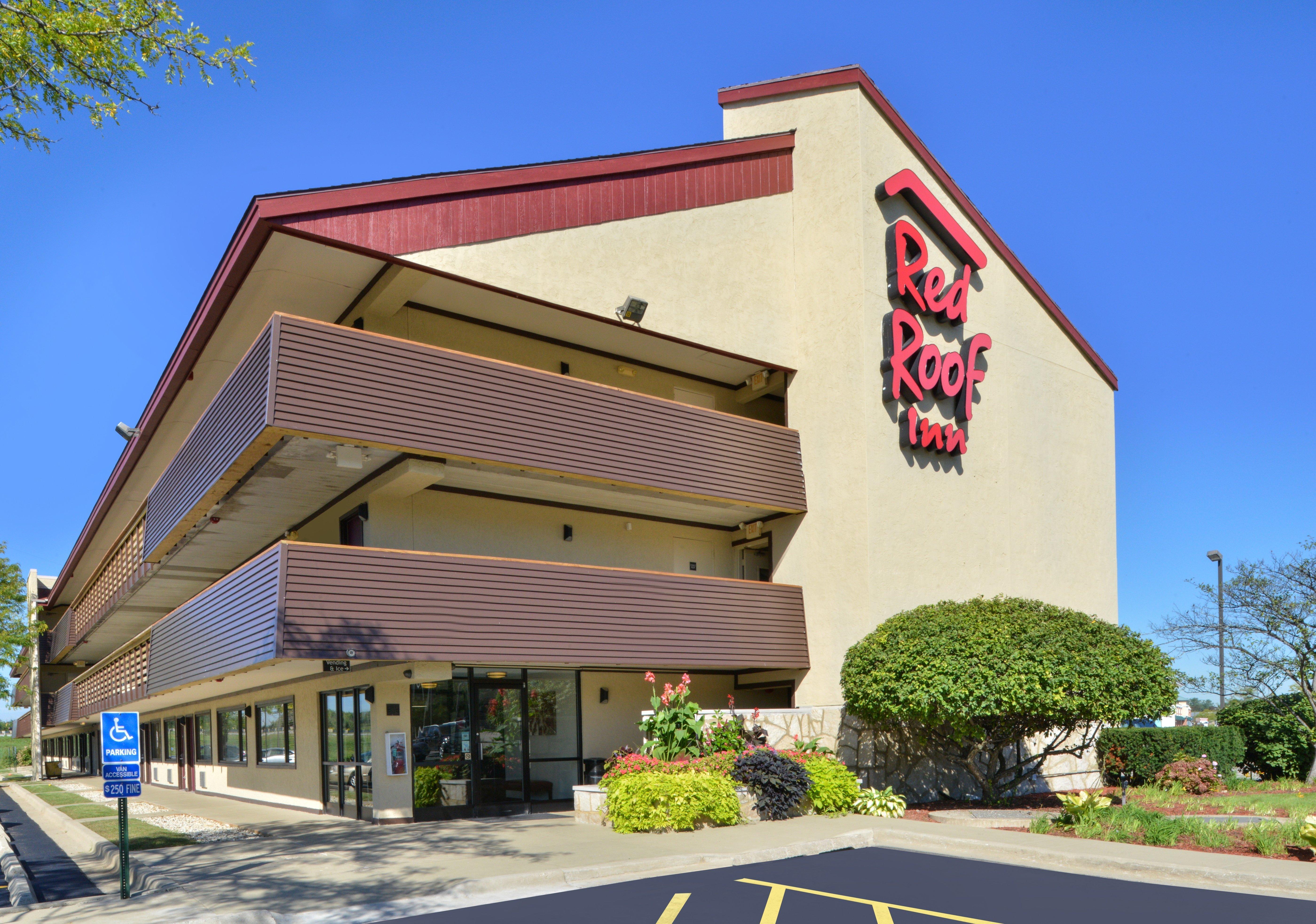 Super 8 By Wyndham Deerfield - Northbrook Hotel Exterior photo
