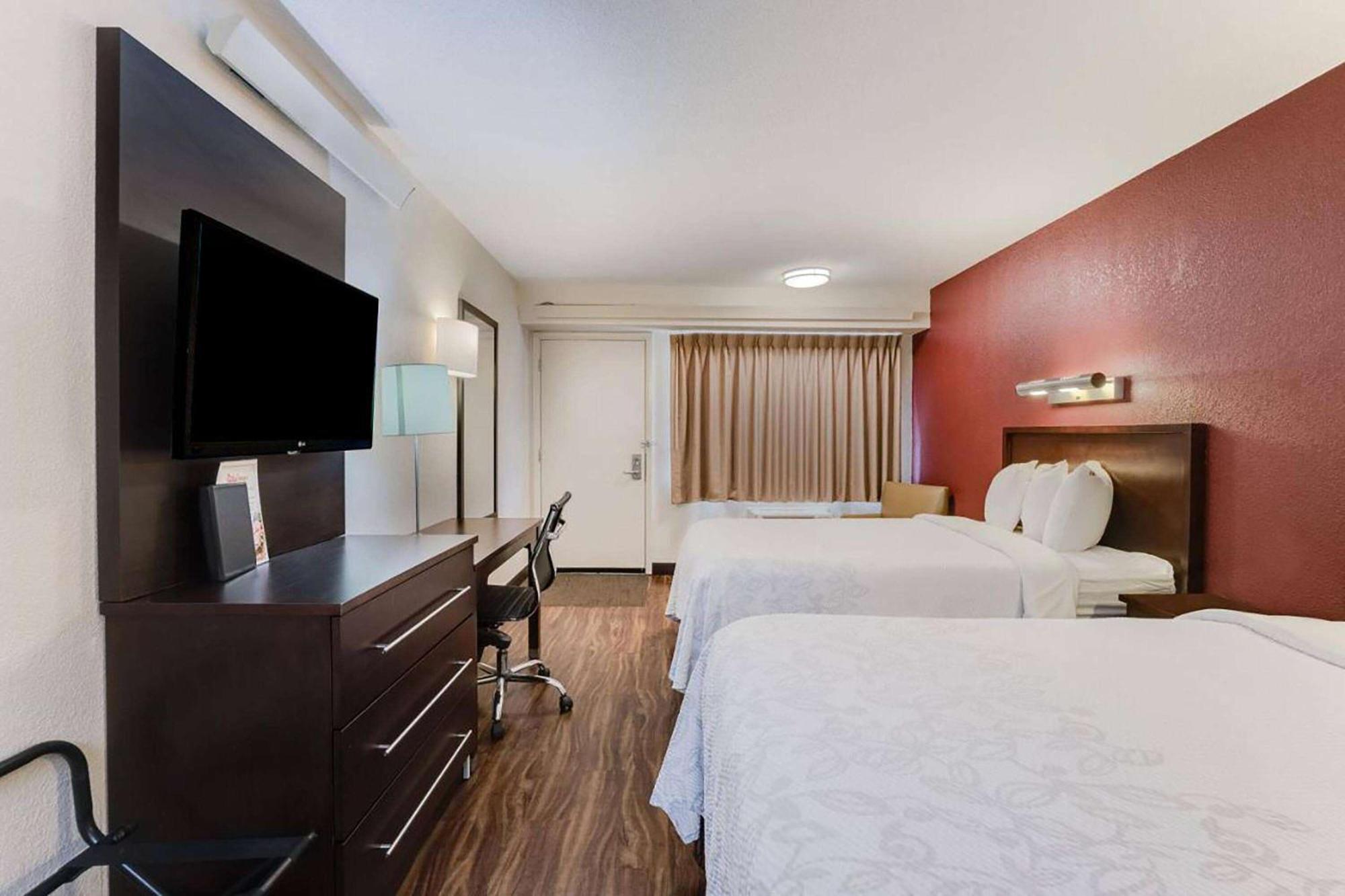 Super 8 By Wyndham Deerfield - Northbrook Hotel Exterior photo