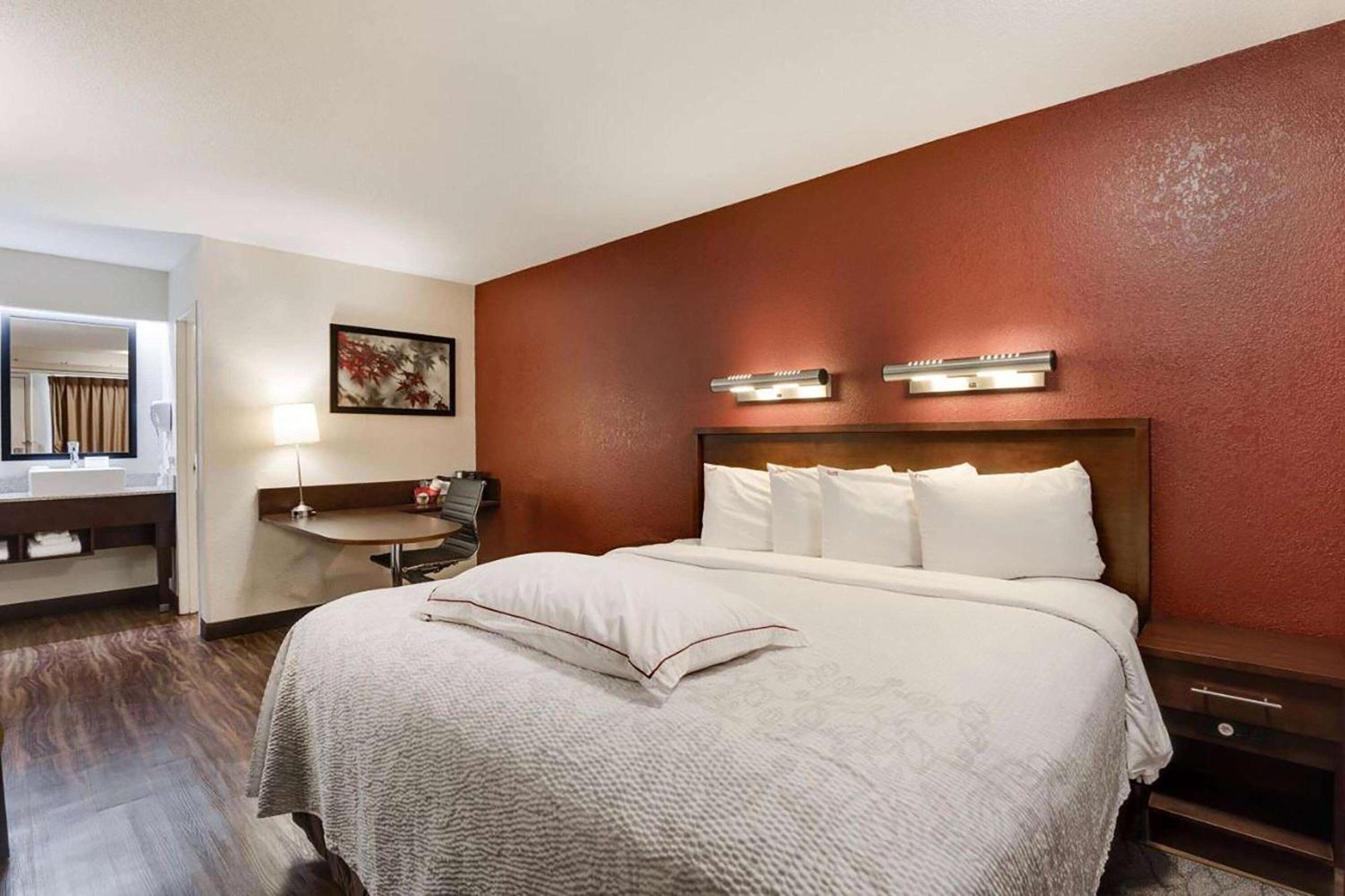 Super 8 By Wyndham Deerfield - Northbrook Hotel Exterior photo