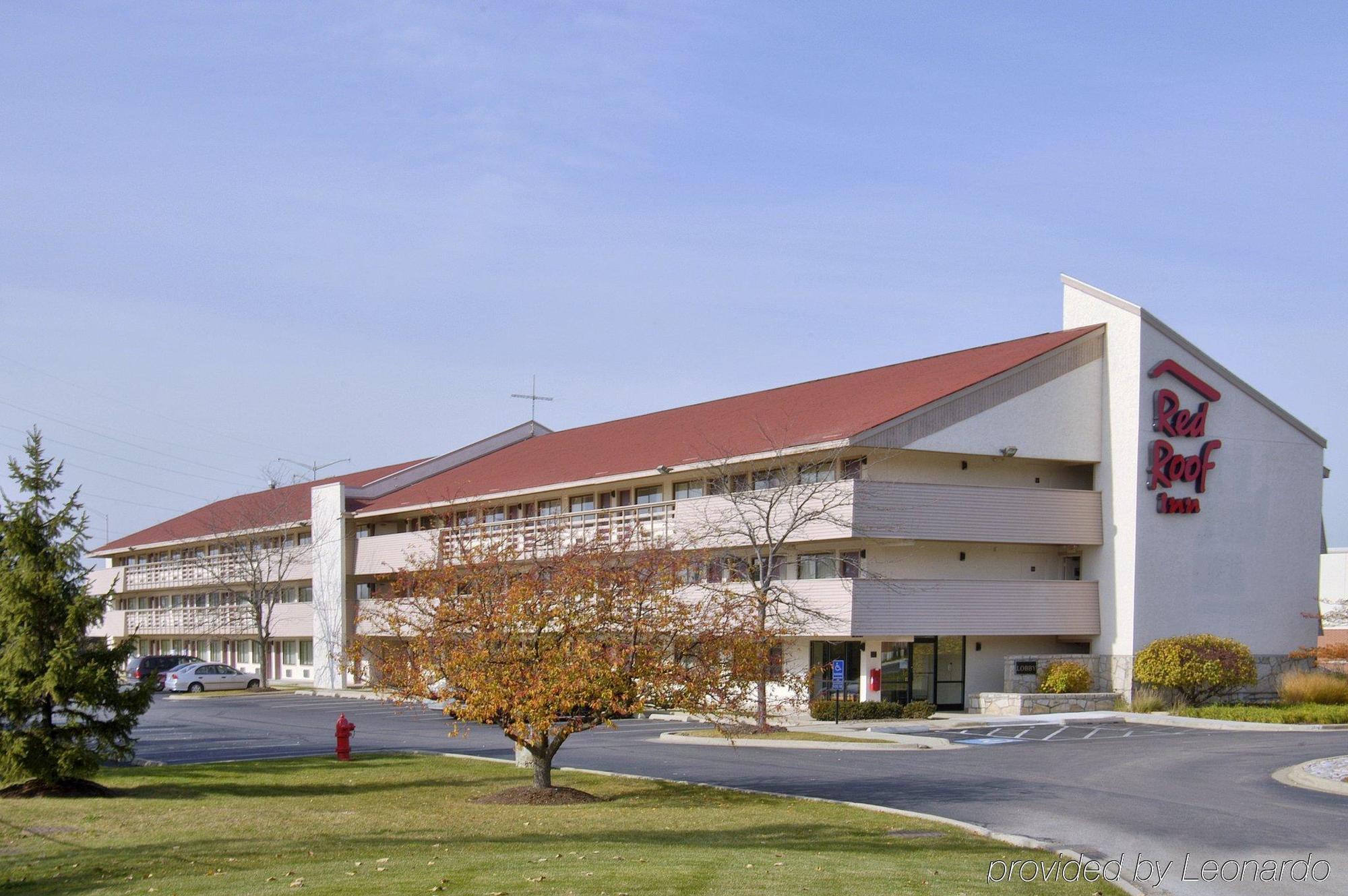 Super 8 By Wyndham Deerfield - Northbrook Hotel Exterior photo